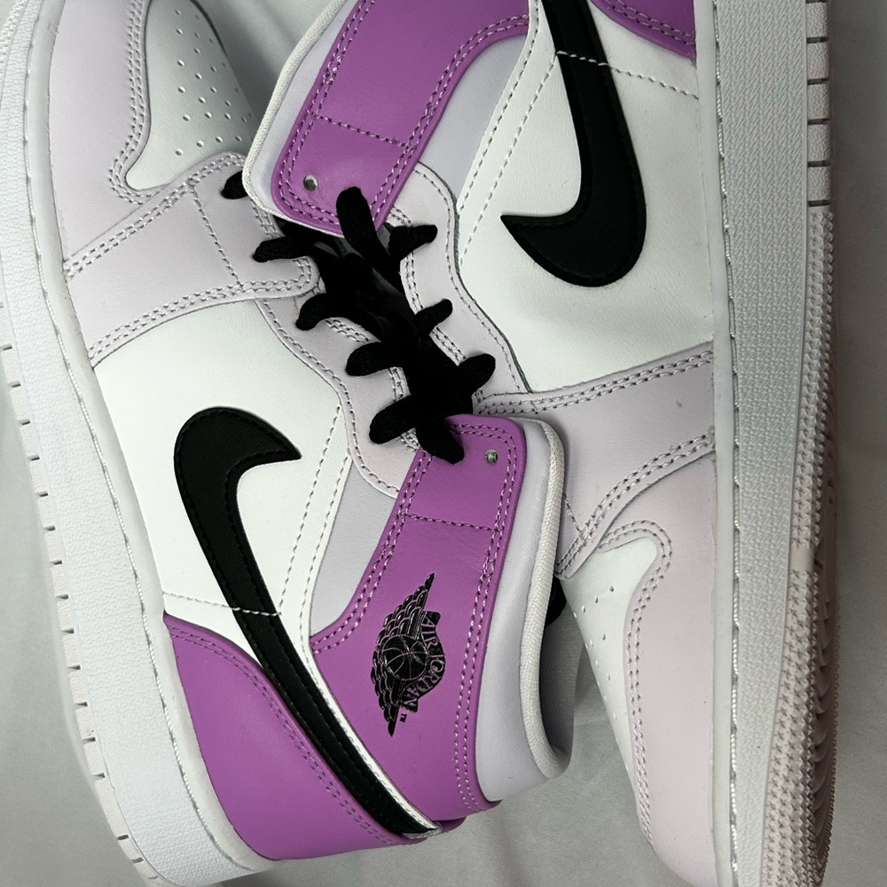 Jordan Youth Air 1 Mid ‘Barely Grape’ – Size 5Y – New In Box W/O Tags